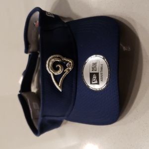 La Rams visor size is adjustable
